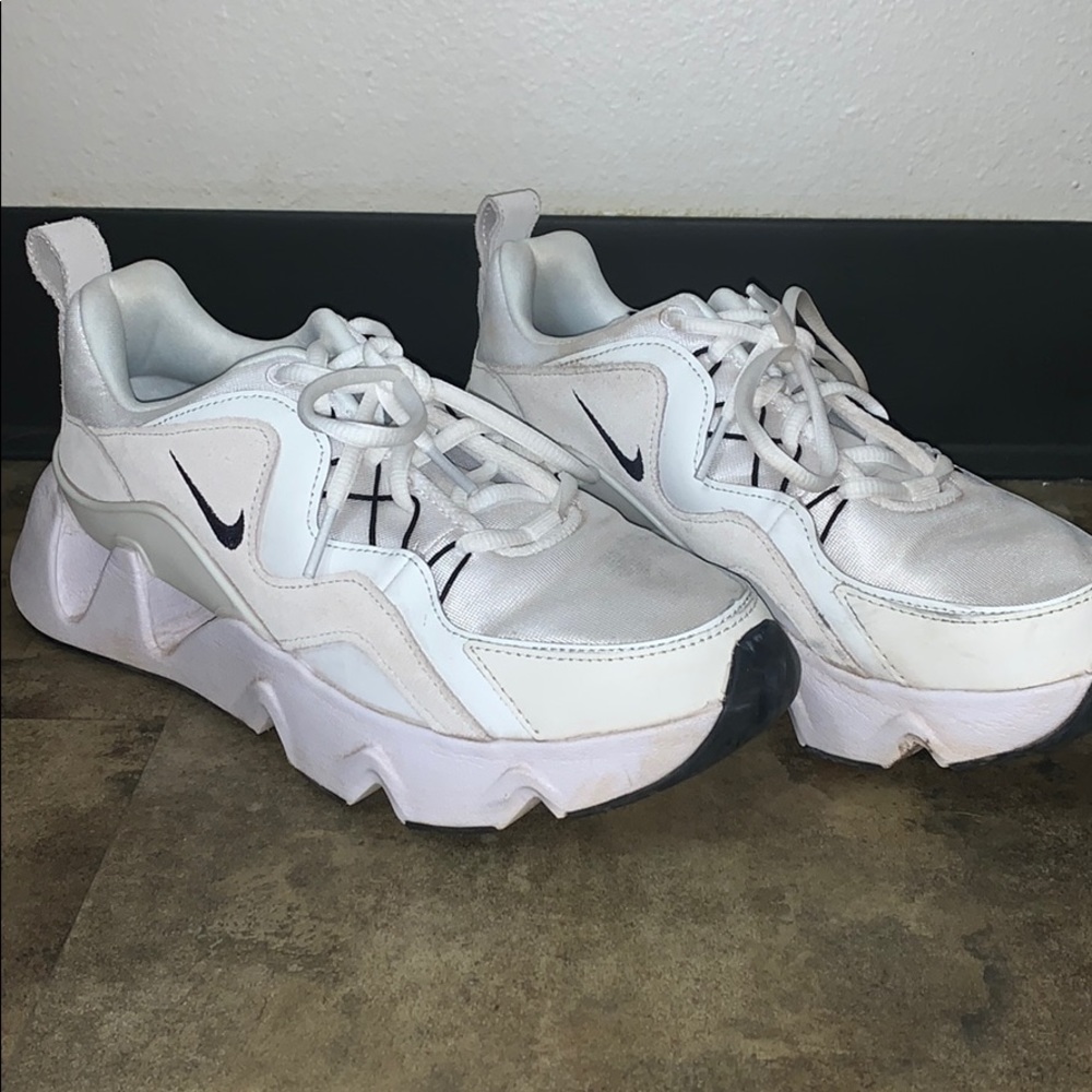 Nike Women’s RYZ 365 Sneaker